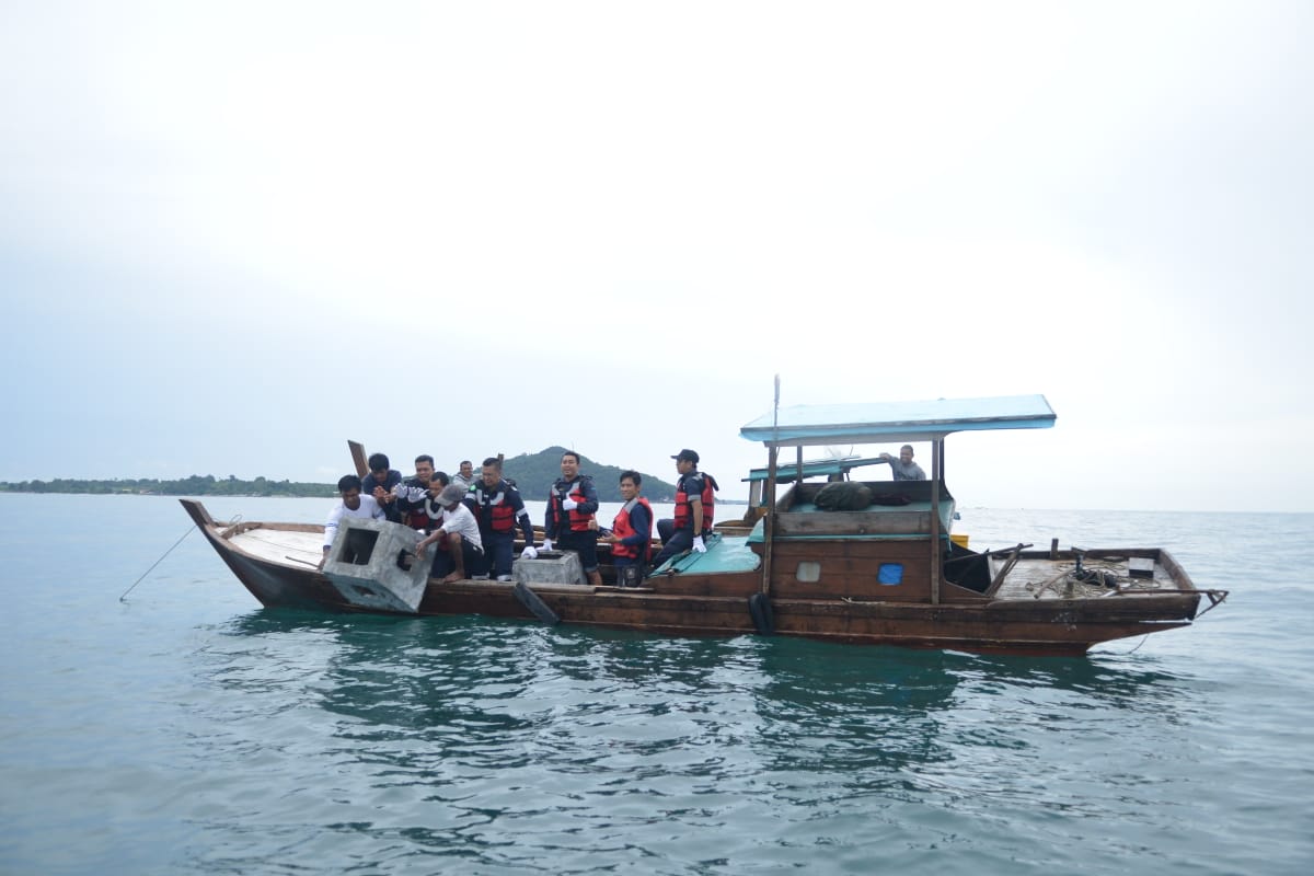 PT Timah Tbk melaksanakan reklamasi di darat dan laut  sesuai dengan pola penambangan yang dilakukan secara onshore dan offshore. 