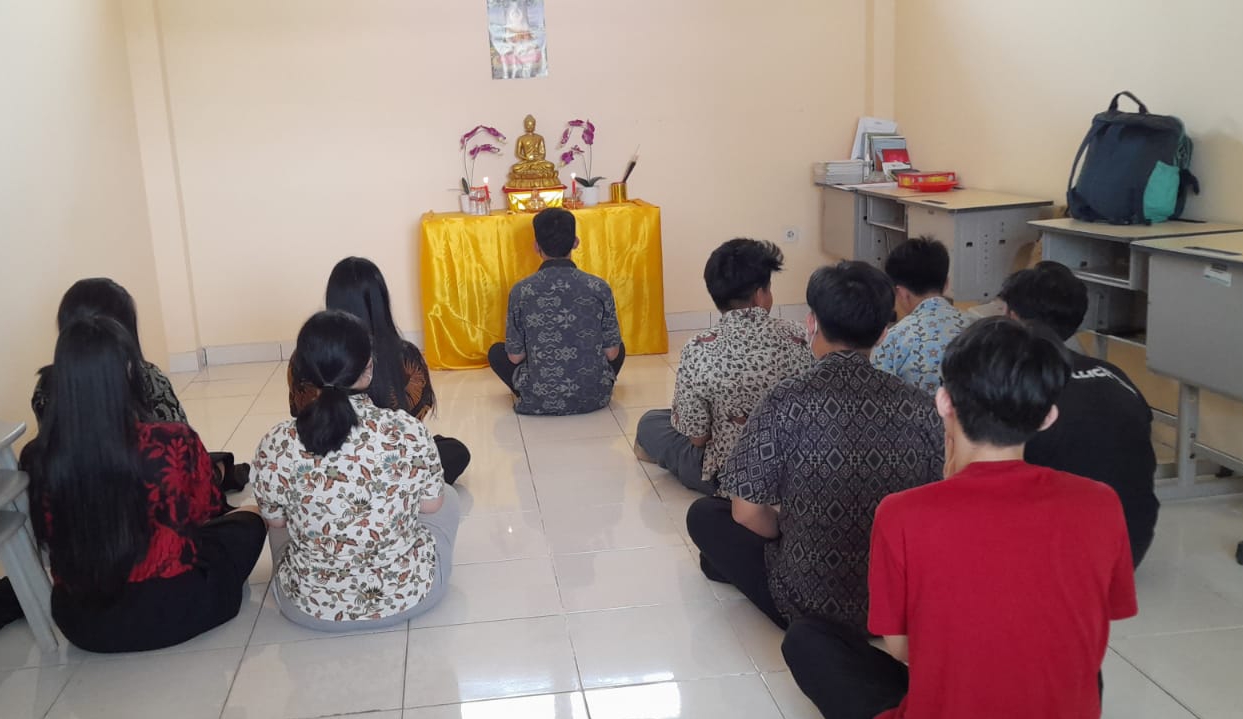 Ruang ibadah bagi siswa beragama Budha di SMK Metland, Cileungsi, Jawa Barat.