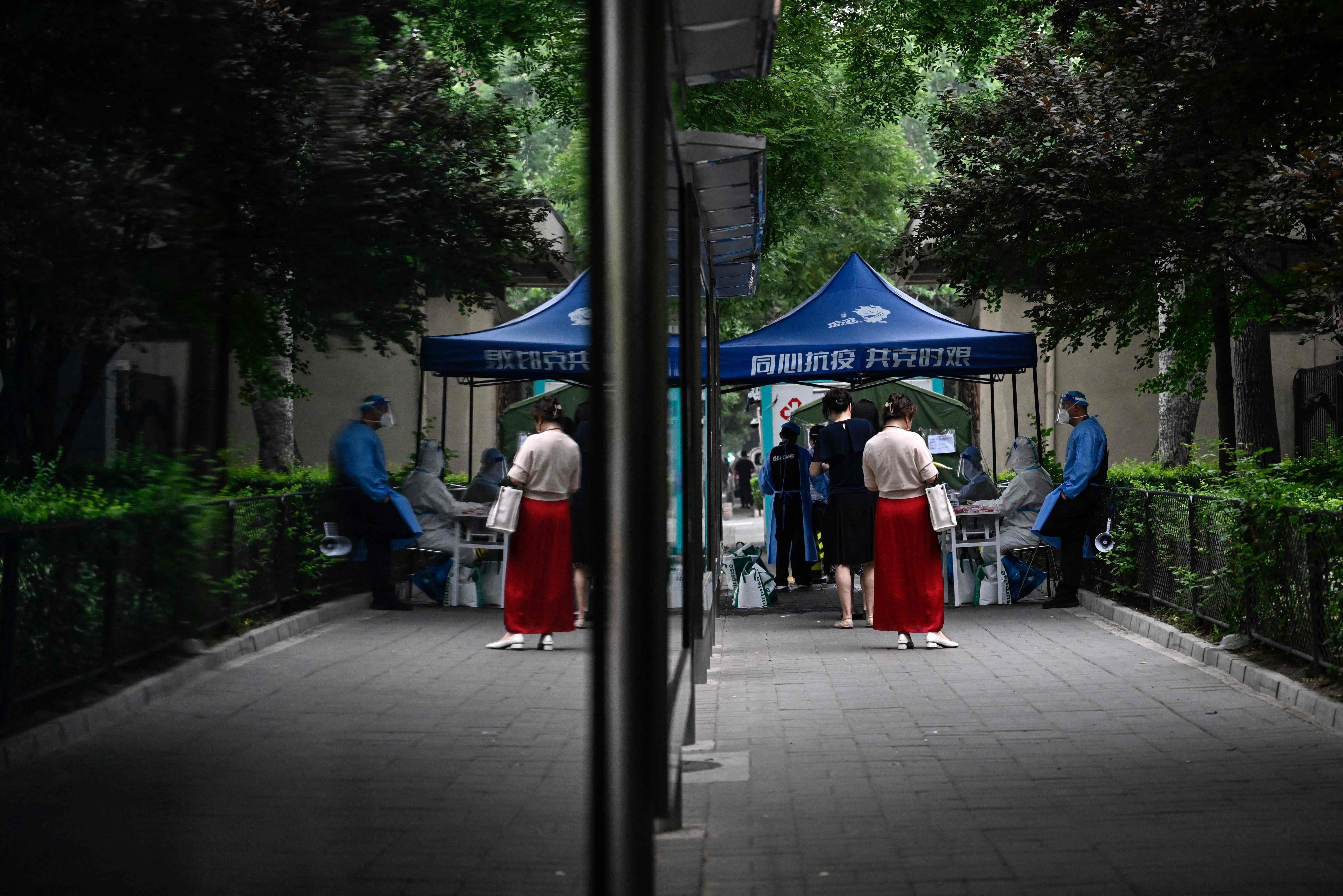 Kasus covid-19 di Tiongkok kembali meningkat, KBRI menutup layanan visa hingga 20 Desember 2022.