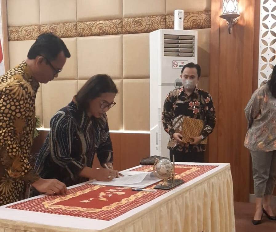 Acara serah terima jabatan General Manager Grand Inna Tunjungan dari Suci Waluya kepada kepada Ni Komang Darmiati.