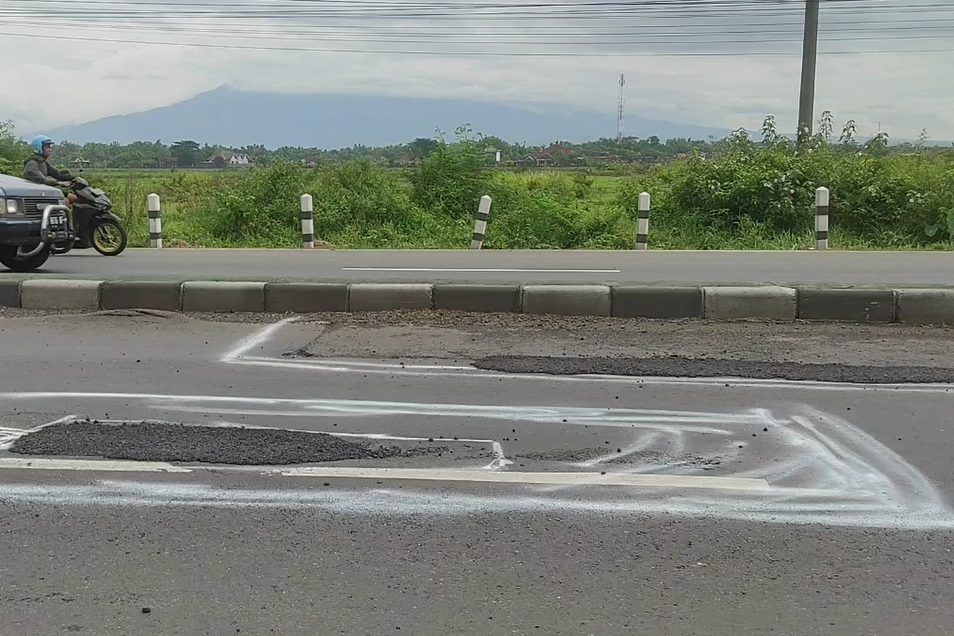 Jalan berlubang, yang mengakibatkan kecelakaan maut, sudah diaspal kembali.