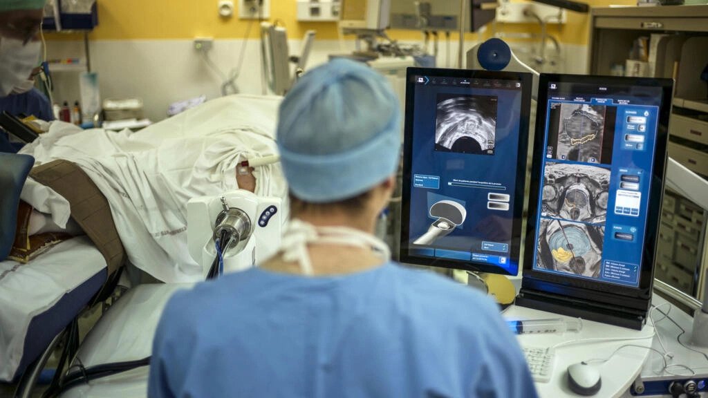 Ilustrasi: robot dapat membantu dokter di ruang operasi