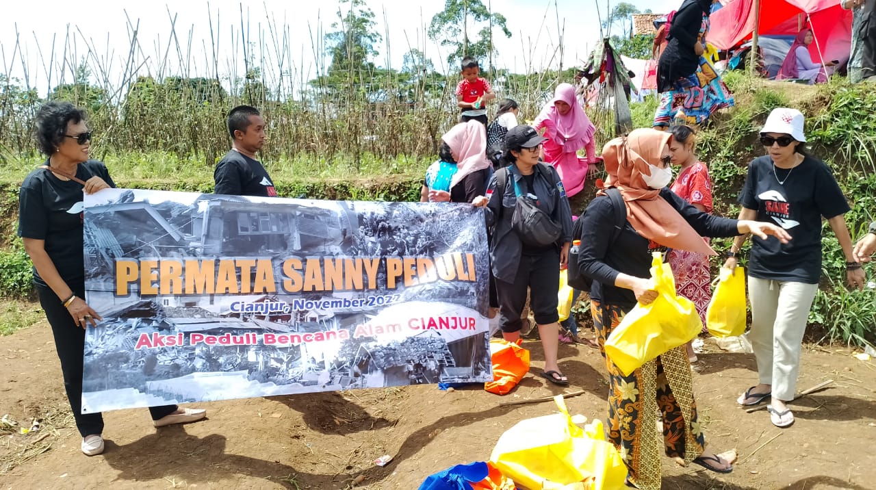 Tim Permata Sanny Peduli menyalurkan bantuan untuk korban Gempa Cianjur