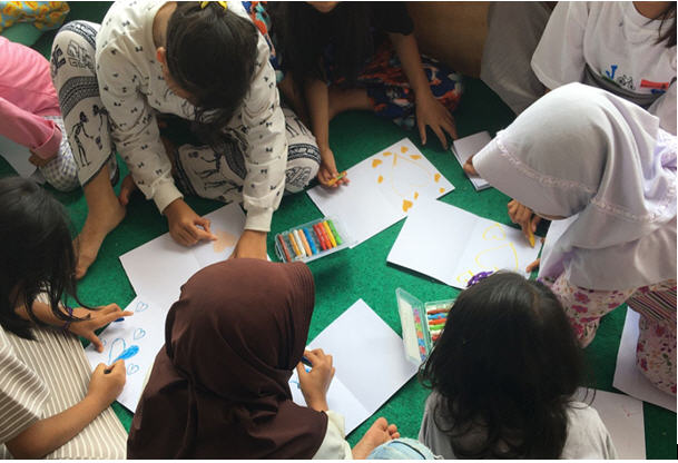 Salah satu kegiatan tim PKM Untar dalam pemulihan pascabencana di Cianjur