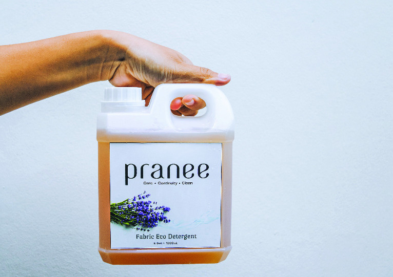 Detergen merk Pranee.