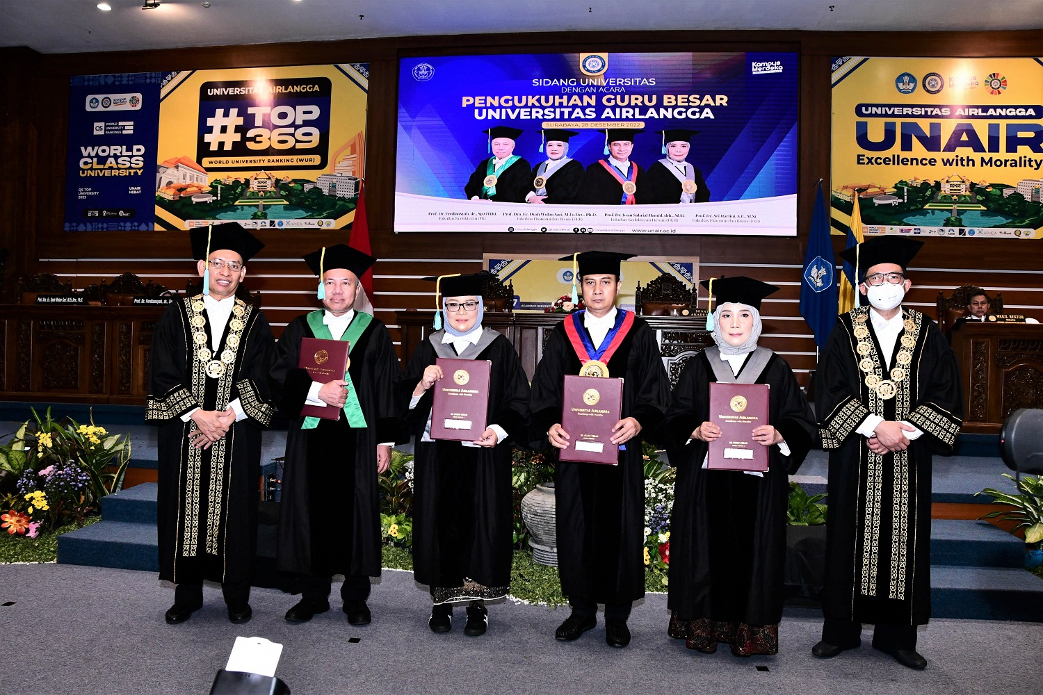 Unair kukuhkan empat guru besar.