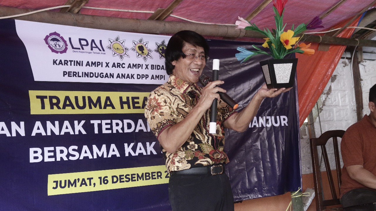 Kak Seto kala memberikan trauma healing kepada korban gempa Cianjur
