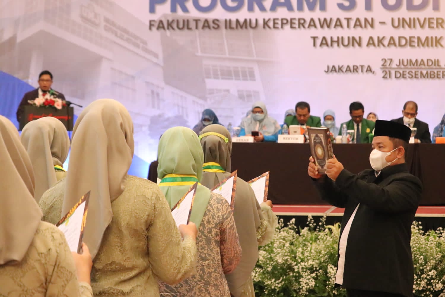 Pengangkatan sumpah profesi ners FIK uMJ