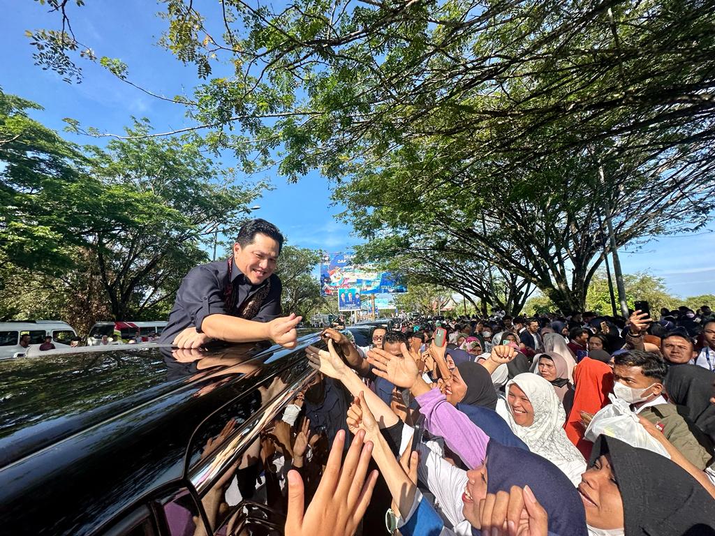 Menteri BUMn Erick Thohir disambut antusias masyarakat Minangkabau di Sumatra Barat.