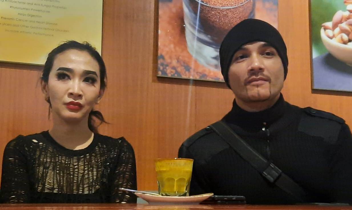 Pasangan ahli hipnotis, Romy Rafael dan Ury Rafael, menyajikan aksi istimewa ketika pertandingan final Piala Dunia 2022.