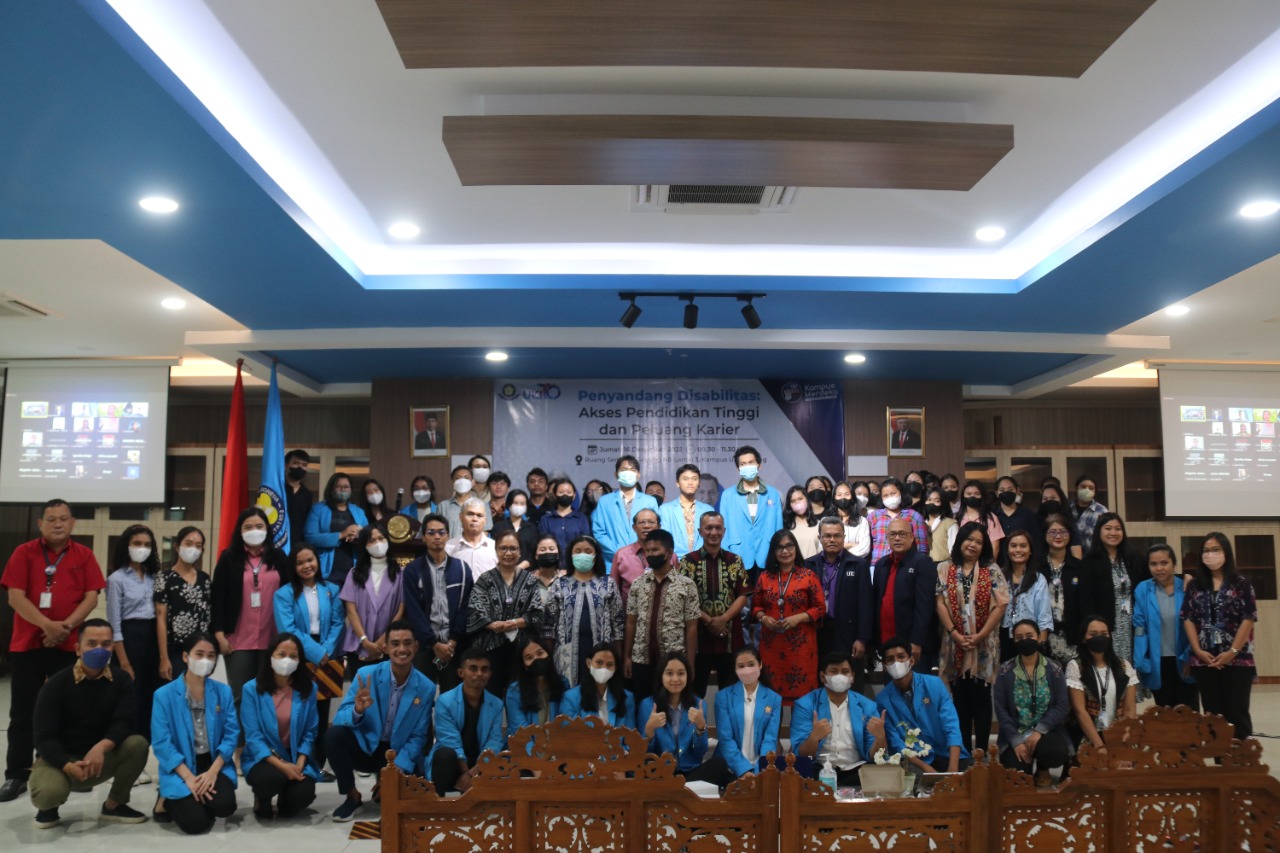 Universitas Kristen Indonesia menyelenggarakan seminar dengan tema “Penyandang Disabilitas: Akses Pendidikan Tinggi dan Peluang Karier”.