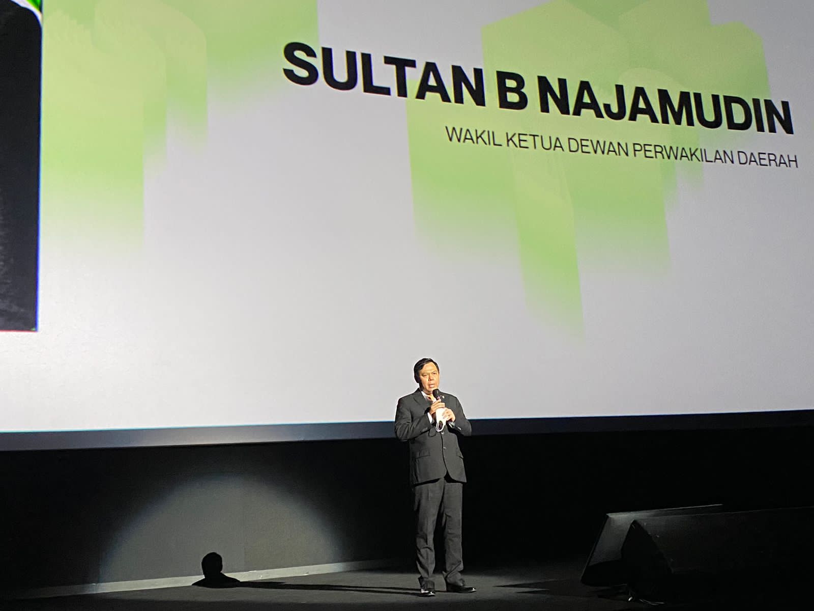  Wakil Ketua Dewan Perwakilan Daerah Sultan B Najamudin dalam SMEsX 2023 yang dibuka di Studio 1 CGV Grand Indonesia, Jakarta. Kamis (1/12).
