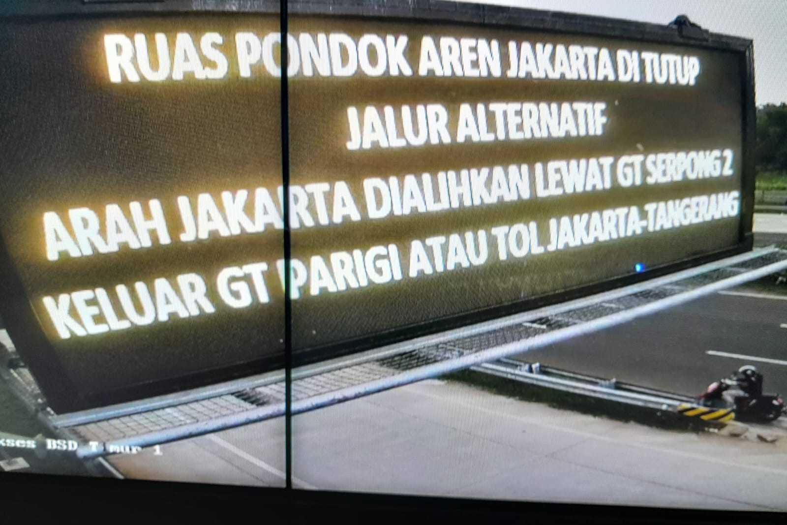 Informasi pengalihan lalu lintas dan penutupan ruas Tol Serbaraja Seksi 1A saat ketinggian air 20 cm pada ruas Tol Pondok Aren-Serpong KM 8.