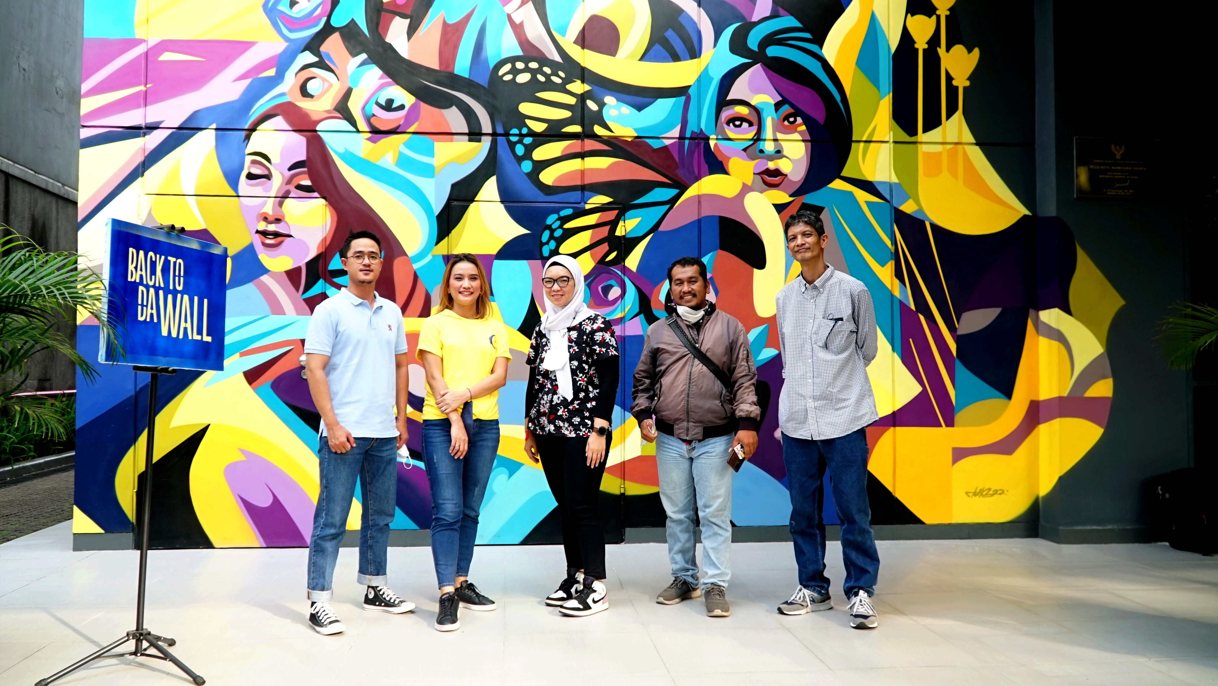 Yello Hotel Manggarai memperkenalkan wajah baru melalui acara Back to Da Wall, sebuah peresmian pembaharuan mural exterior.