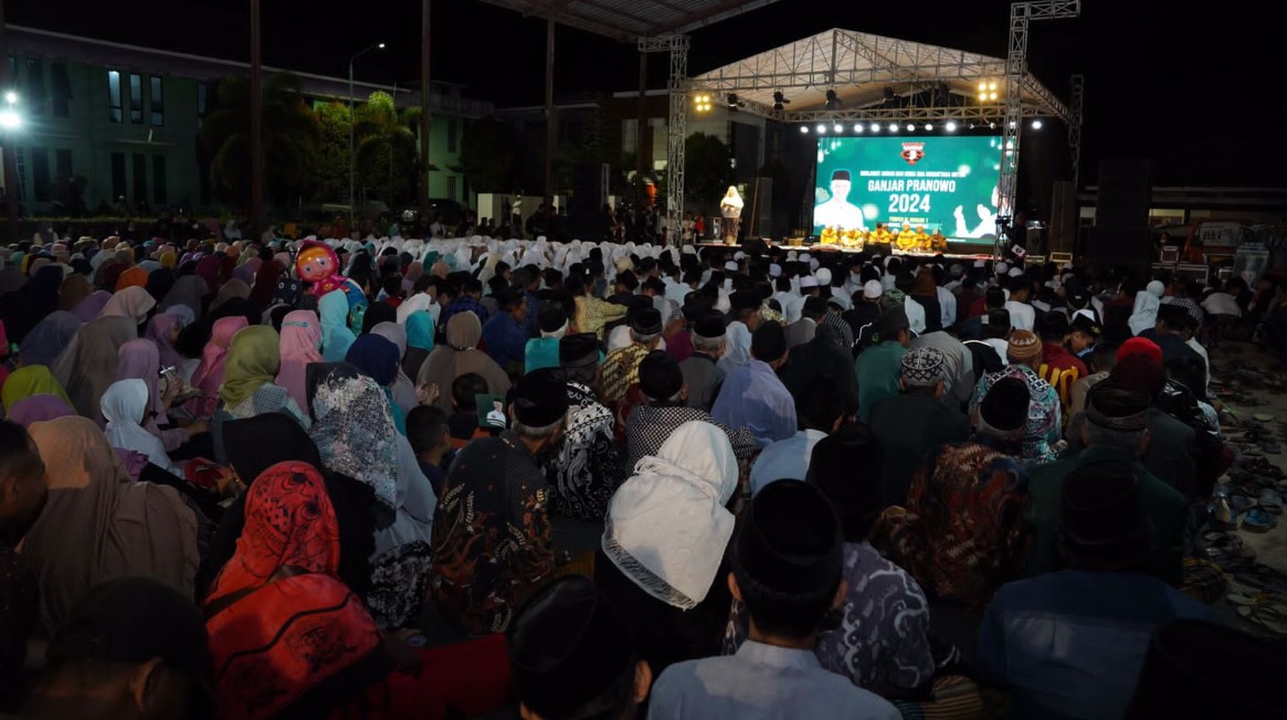 Kegiatan Sholawat Akbar dan Gema Doa Nusantara di Pondok Pesantren Al Hikmah 1, Kecamatan Sirampog, Kabupaten Brebes, Jawa Tengah.