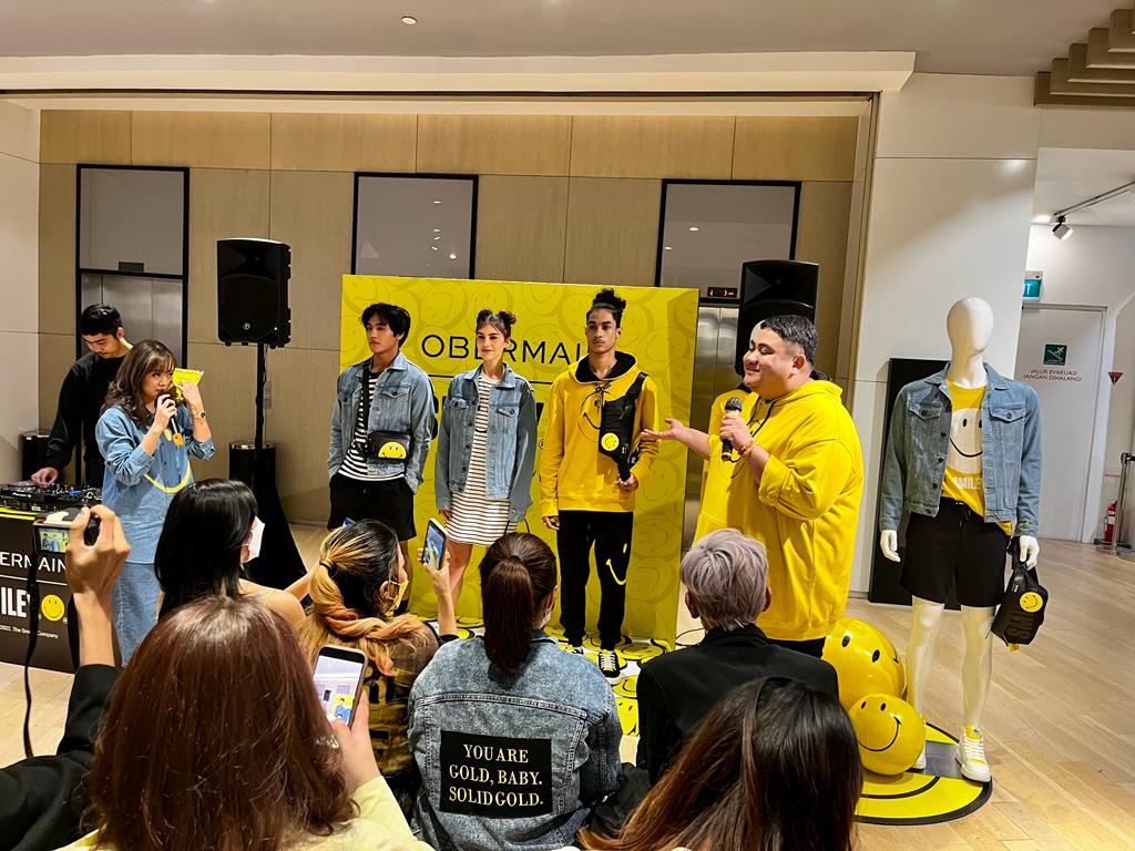 Obermain meluncurkan koleksi kolaborasi pertamanya dengan Smiley® pada Sabtu (17/12) di Central Grand Indonesia, Jakarta. 