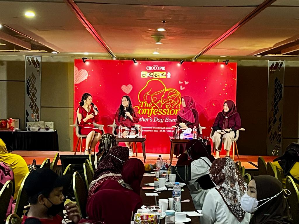 Konferensi pers 'The Confession' yang digelar Lotte Choco Pie dalam rangka peringati Hari Ibu Nasional di Jakarta, Minggu (18/12).