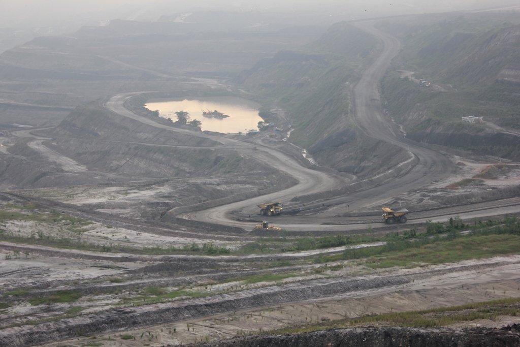 Aktifitas pertambangan di lokasi tambang milik PT Adaro Indonesia, di Kabupaten Balangan, Kalimantan Selatan. Kalsel 
