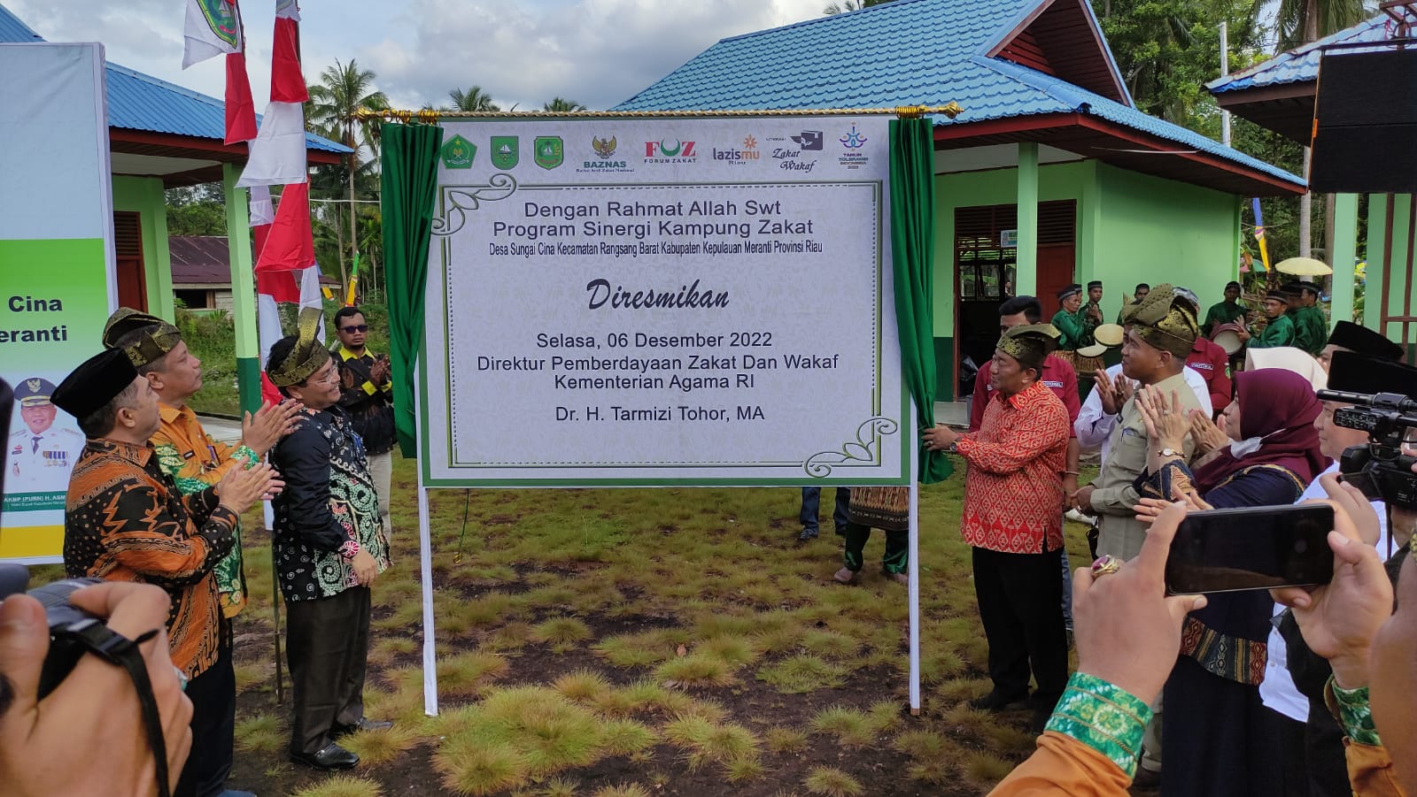 Direktur Pemberdayaan Zakat dan Wakaf Kementerian Agama, Tarmizi Tohor, meresmikan program Kampung Zakat di Desa Sungai Cina, Kab. Kep Meran