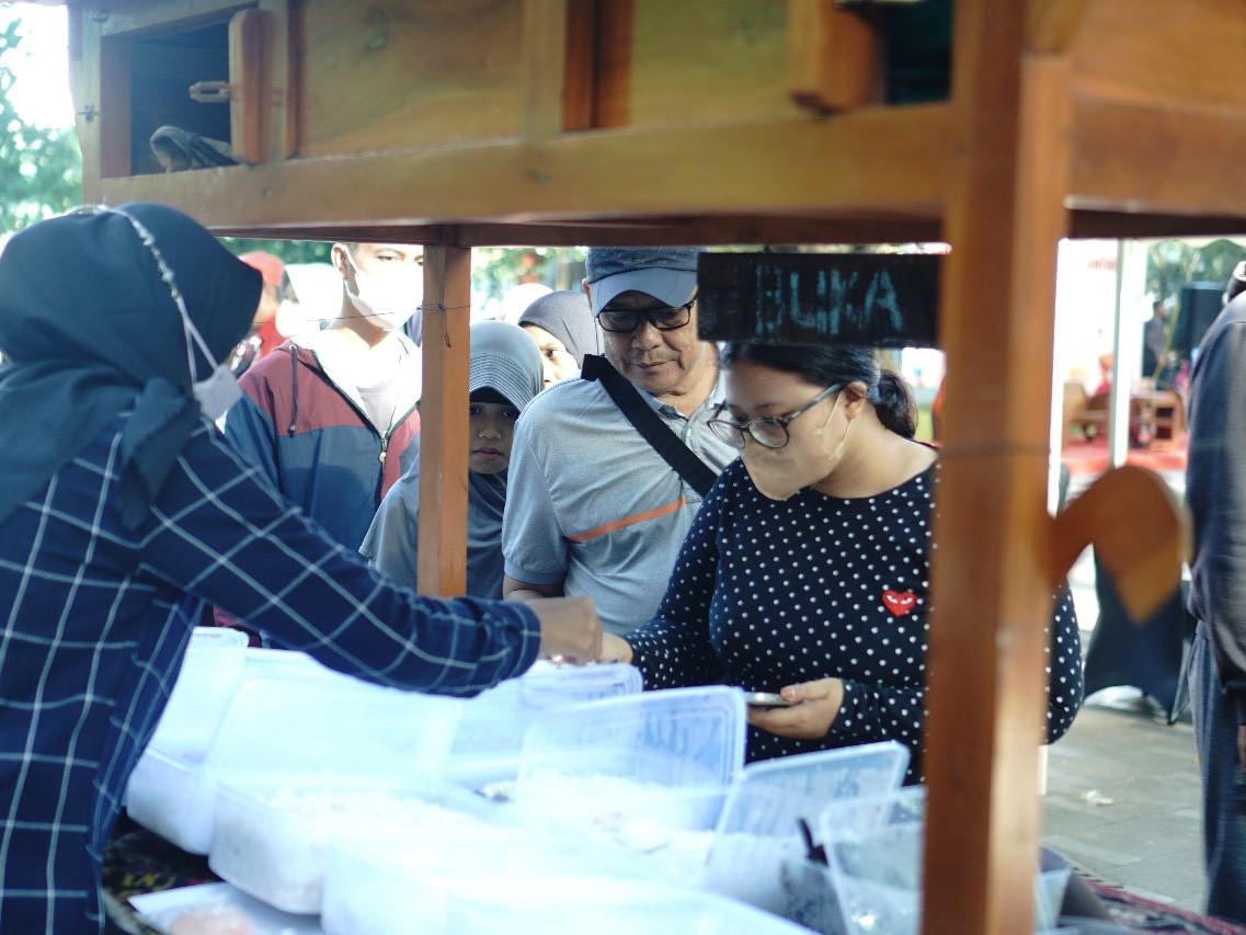 Mulanya beras merupakan makanan para elite yang kemudian berubah secara perlahan-lahan menjadi makanan bagi semua kalangan.
