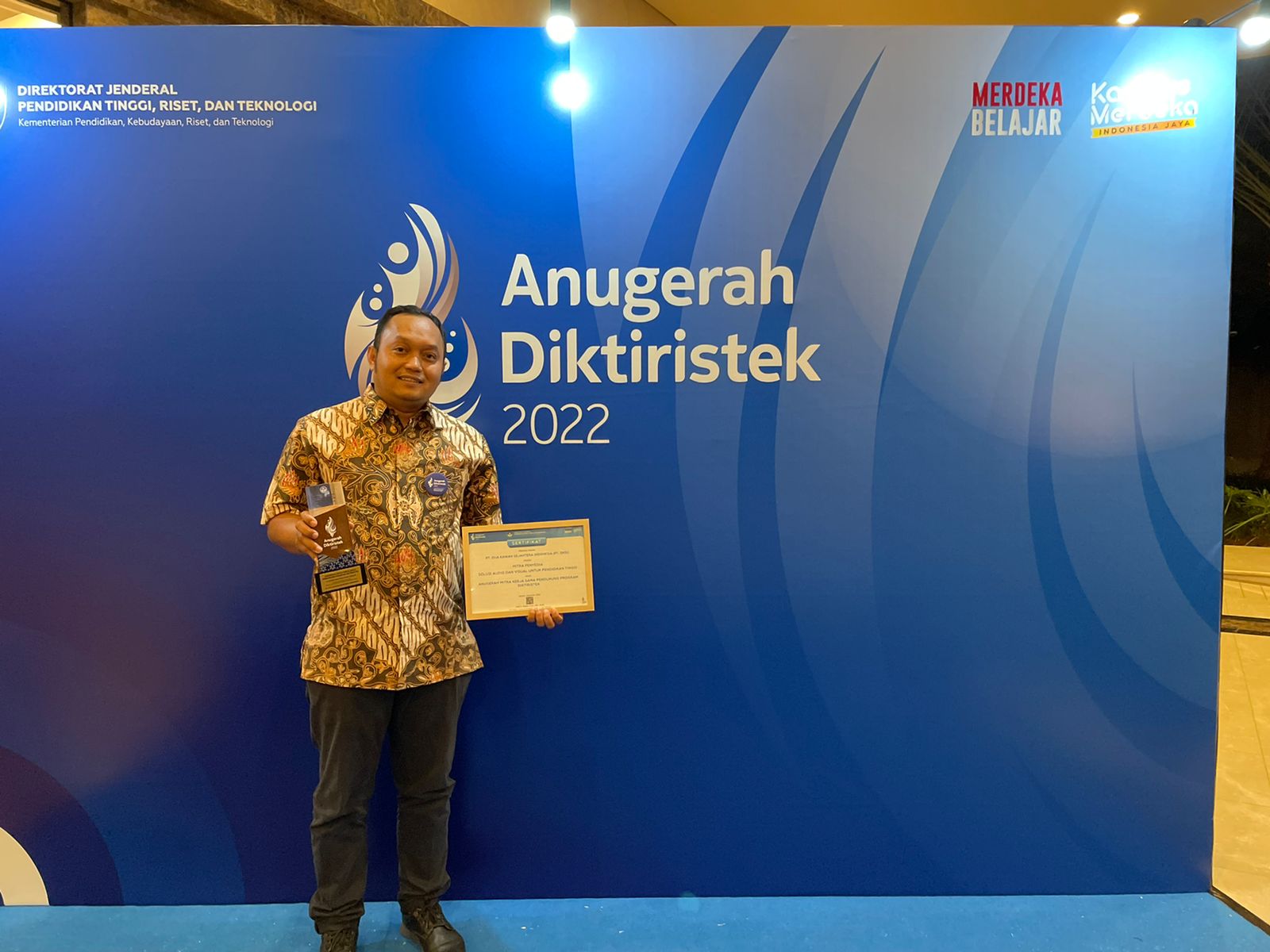 Pengusaha asal Semarang Muhammad Yasin Raih Anugerah Mitra Terbaik Ditjen Diktiristek