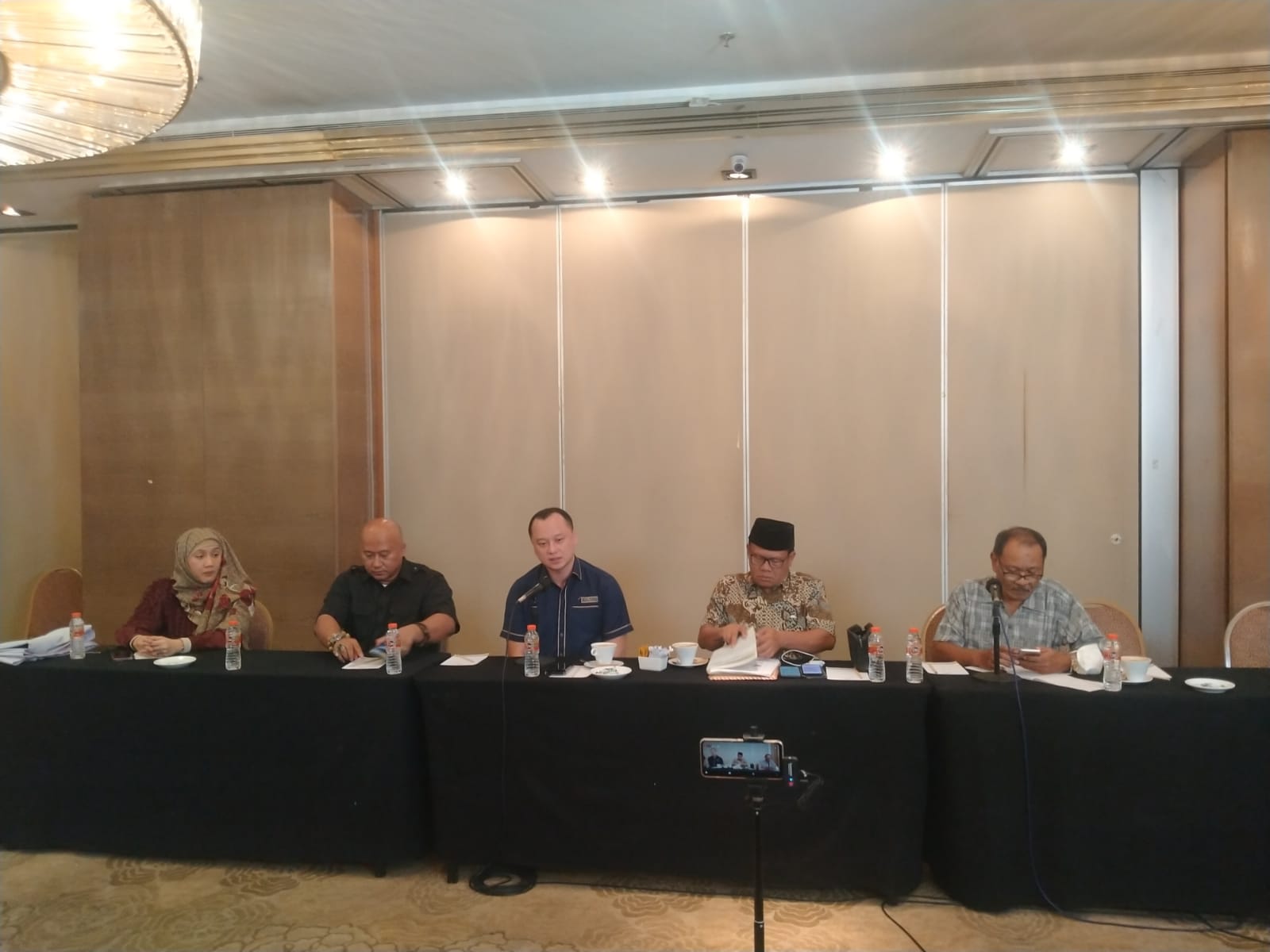 Diskusi Media bertajuk ”Beking Aparat di Balik Mafia Tambang” yang digelar Sorogan Journalist Forum di Jakarta, Rabu (21/12).
