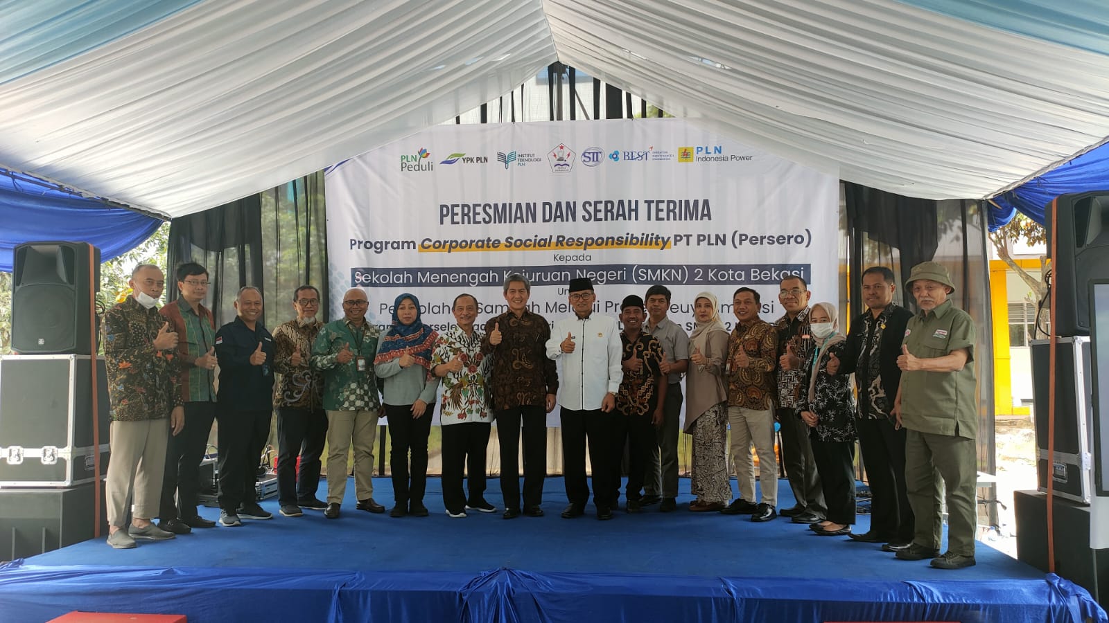 CSR PT PLN: Rektor ITPLN, Kepala Pendidikan Jabar dan jajaran PT. PLN, SMKN 2 Bekasi dalam Peresmian dan Serah Terima Program CSR PLN, Rabu.