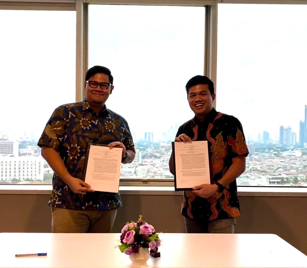  Acara penandatanganan MoU antara Adhouse Clarion Events dan APJII di Jakarta.