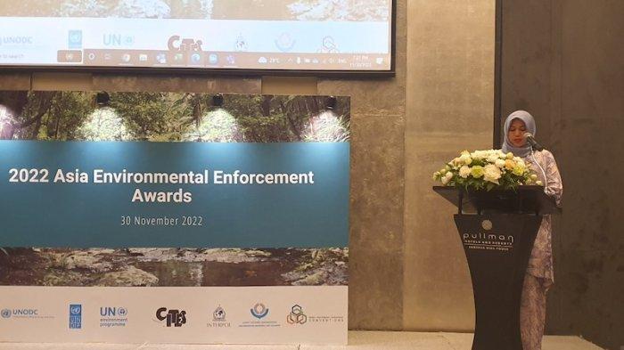 Neneng Kurniasih Penyidik Pegawai Negeri Sipil (PPNS) Kementerian Lingkungan Hidup dan Kehutanan (KLHK) meraih penghargaan PBB.