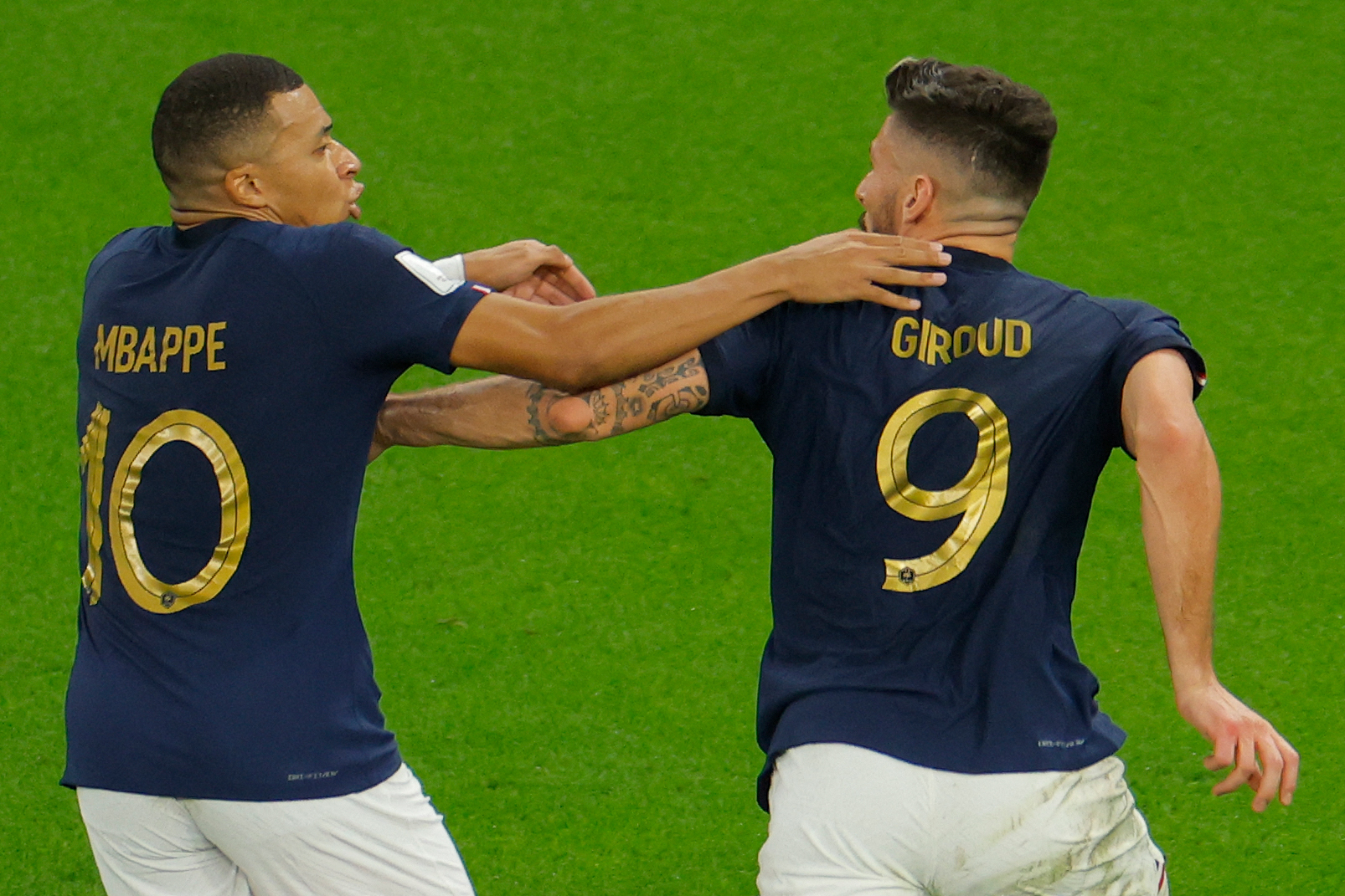 Duet lini depan timnas Prancis Kylian Mbappe (kiri) dan Olivier Giroud