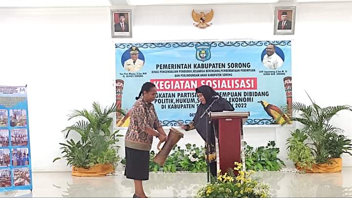 Sosialisasi Peningkatan partisipasi perempuan di bidang Politik Hukum Sosial dan Ekonomi di Kabupaten Sorong, Papua Barat, Senin (12/12/2022