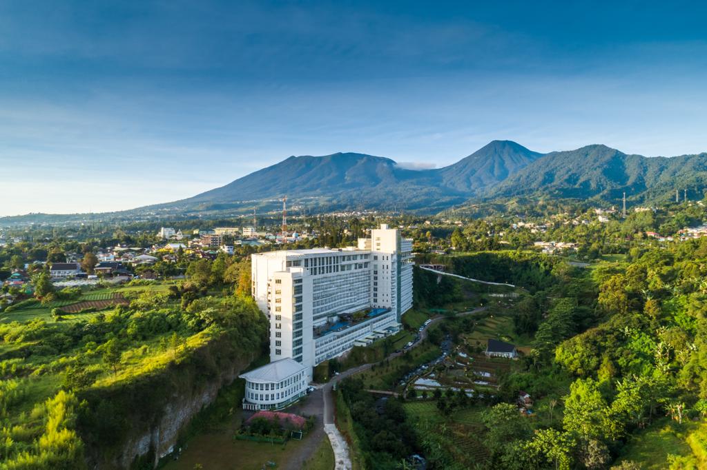 Le Eminence Hotel – Puncak siap menghadirkan liburan akhir tahun yang spektakuler dan berkesan. 