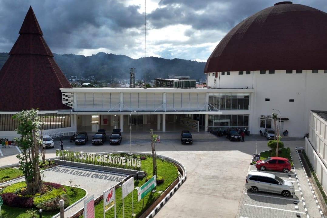 Pembangunan Gedung Papua Youth Creative Hub (PYCH) sudah mencapai 99,953 persen dan siap diresmikan Presiden Jokowi.