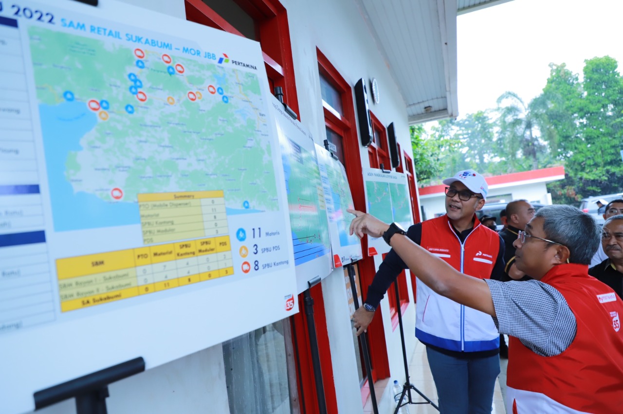 Direktur Logistik dan Infrastruktur Pertamina Erry Widiastono meninjau langsung kesiapan layanan BBM dan LPG di Pansela Jawa Barat