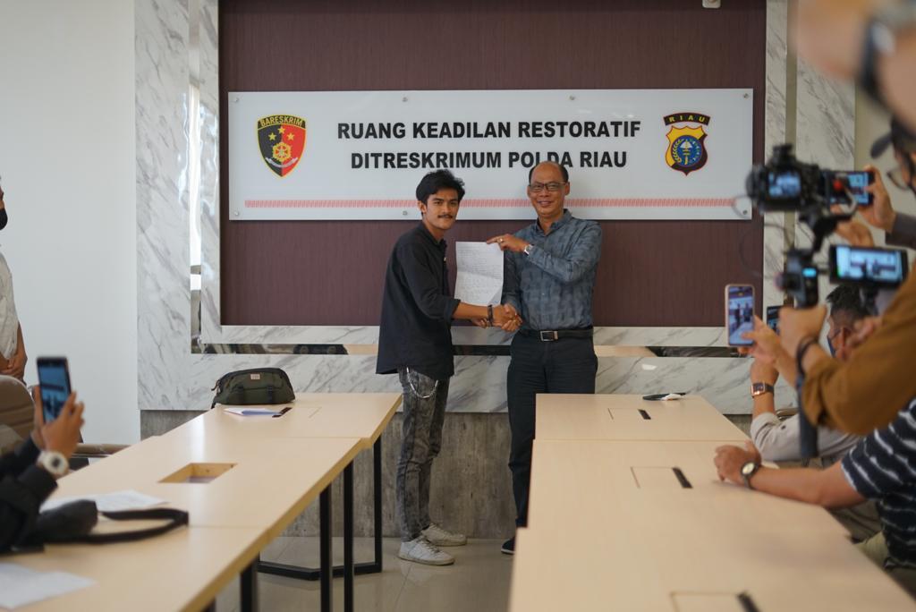 Restorative justice antara APMP dengan pihak Surya Dumai di Polda Riau.