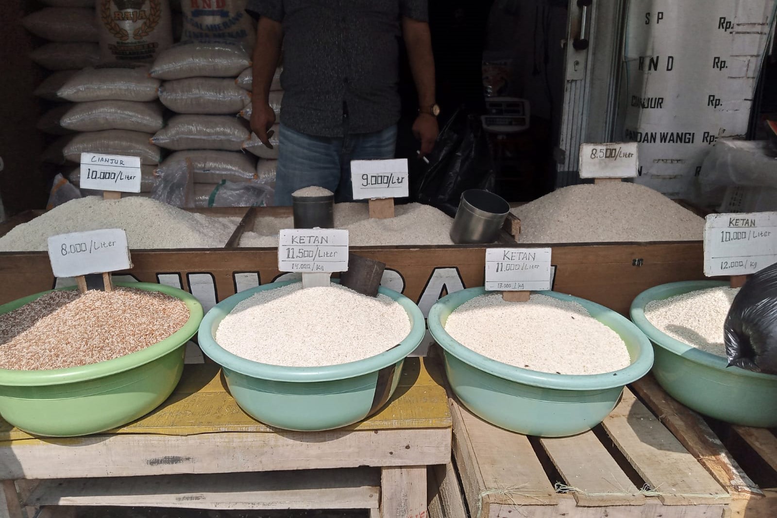 Harga berbagai jenis beras di Subang, Jawa Barat.