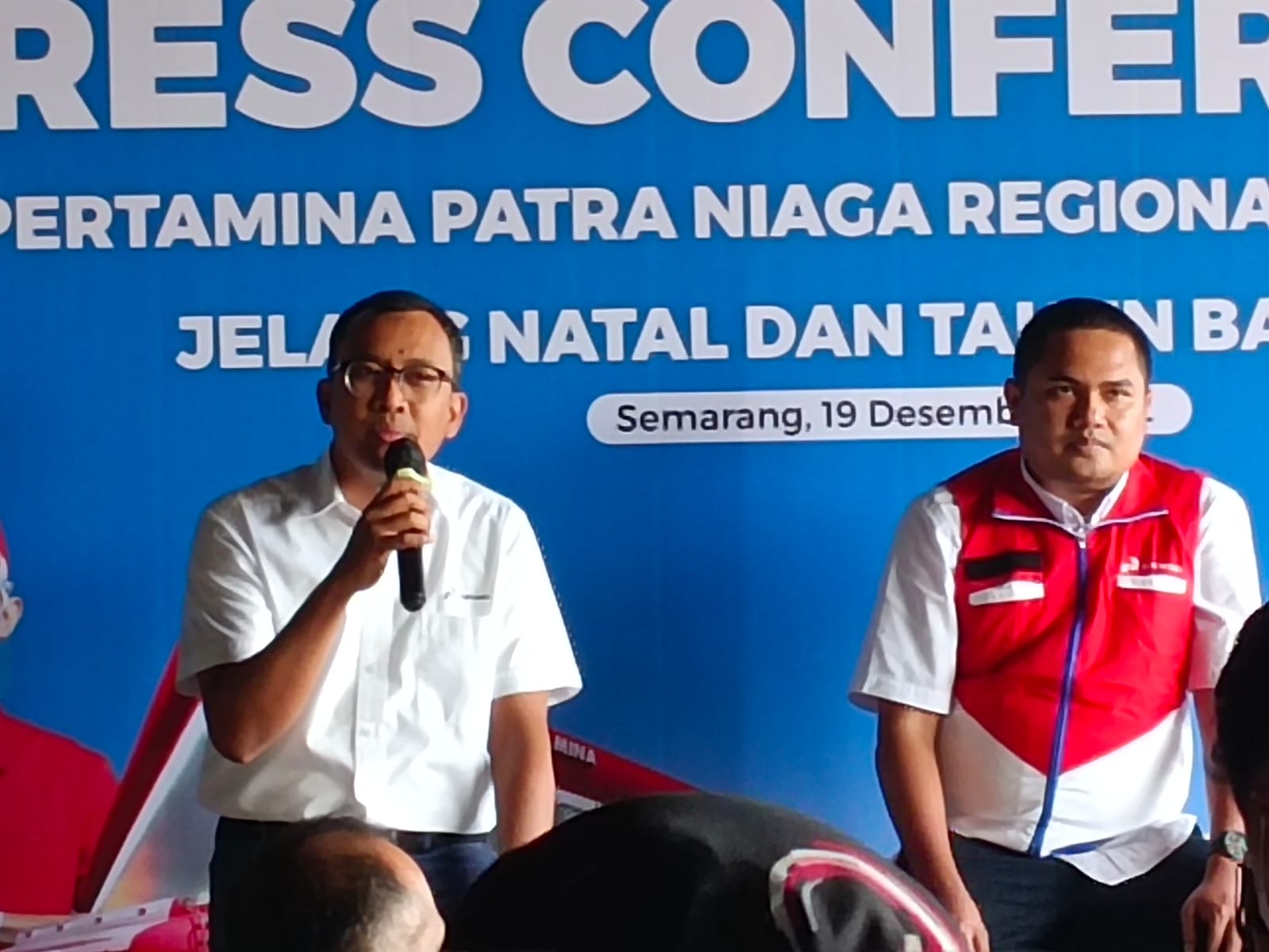 EGM PT Pertamina Patra Niaga Regional Jawa Bagian Tengah, Dwi Puja Ariestya, didampingi Brasto Galih Nugroho, area manager communication,re