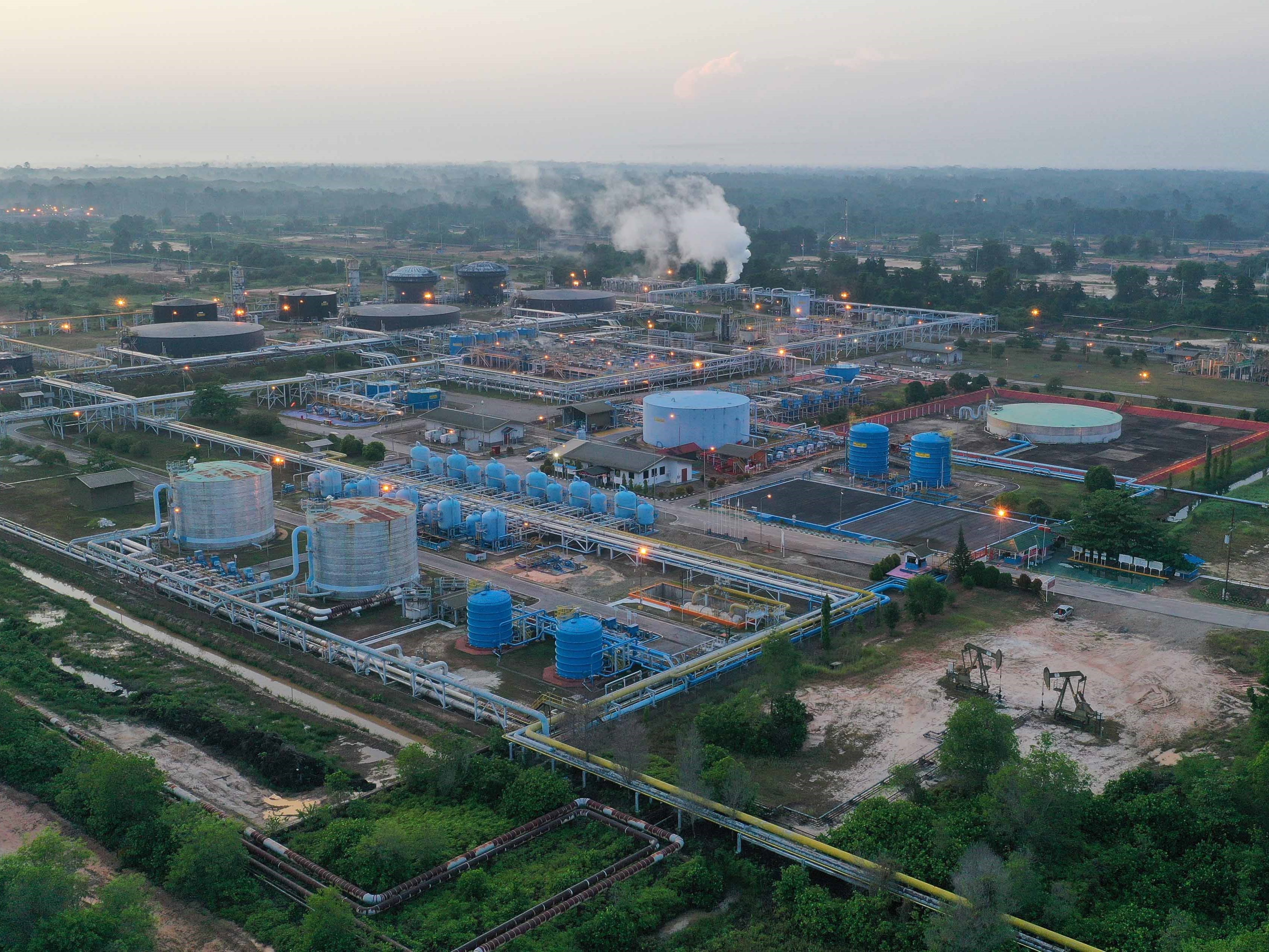 Foto udara Central Gathering Station 10 di Lapangan Duri, yang merupakan salah satu lapangan injeksi uap terbesar di dunia di Blok Rokan.