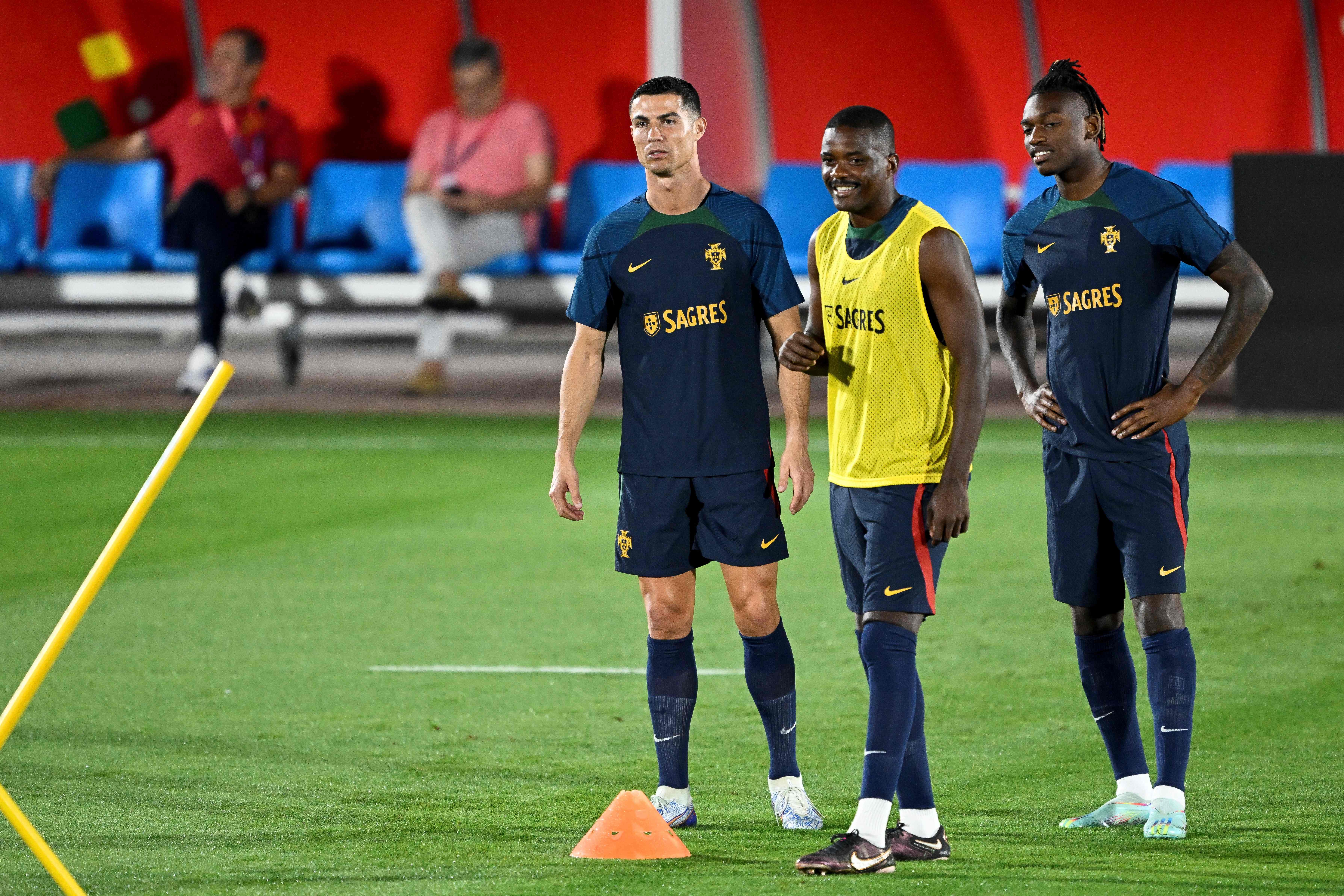 Para pemain Portugal menjalani sesi latihan di Doha, Qatar.