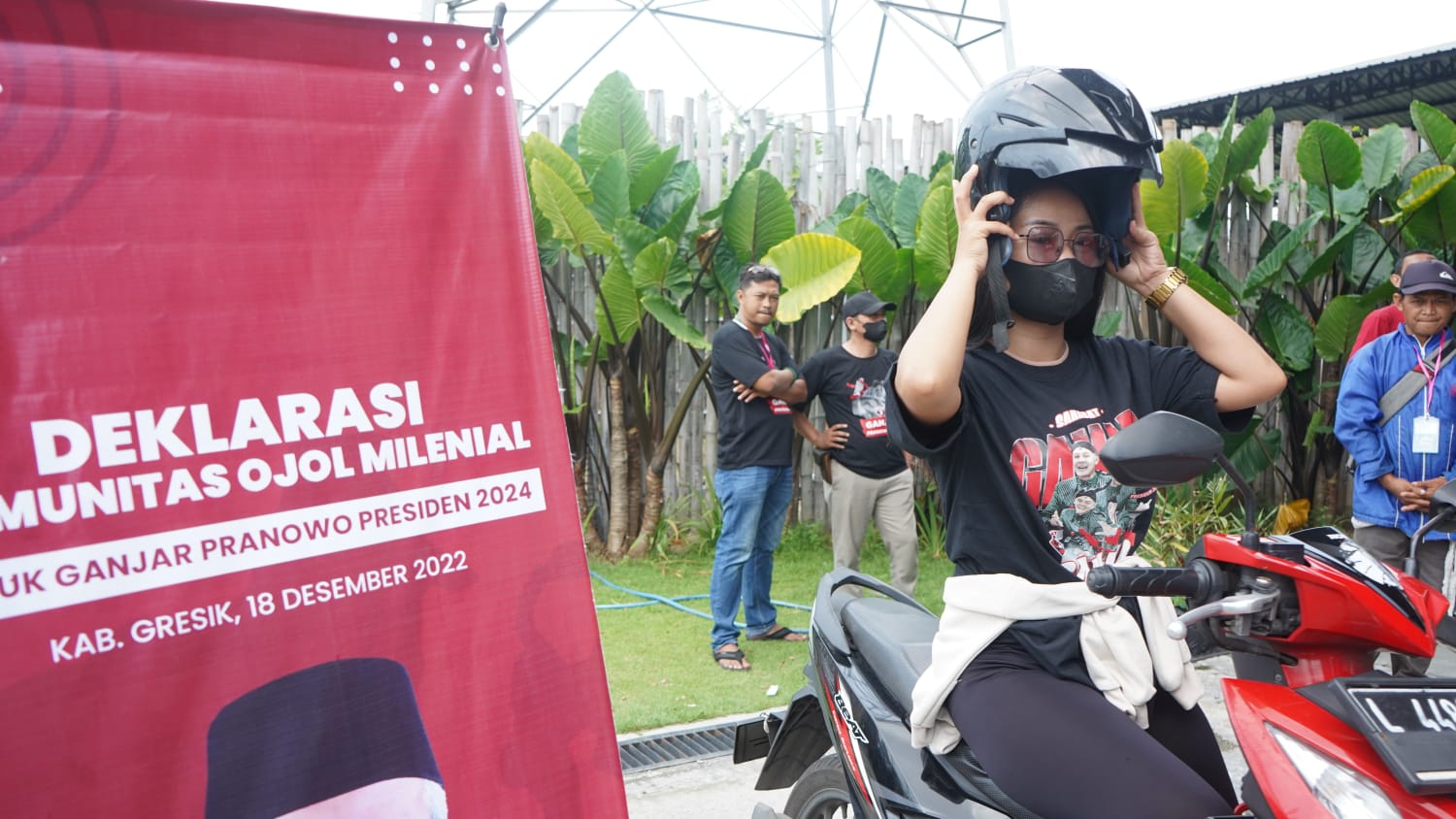 Sosialisasi aman berkendaraan yang diadakan Sahabat Ganjar di Gresik.