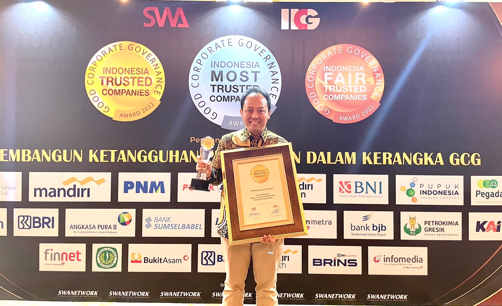 BRINS Menerima Penghargaan GCG sebagai Indonesia Trusted Company 