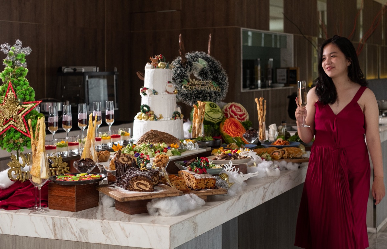 Perayaan Natal dan Tahun Baru di Oakwood Hotel & Residence Surabaya