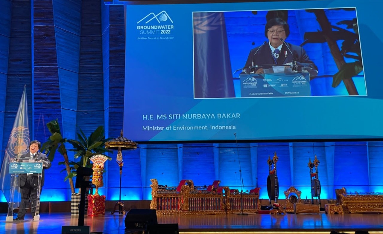 Menteri LHK Siti Nurbaya memberi pemamaran pada UN Water Summit on Groundwater di Paris, Prancis, Rabu (7/12) waktu setempat.