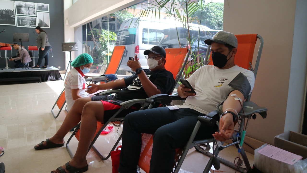 Grand Tjokro Premier Bandung menggelar kegiatan donor darah merupakan kegiatan sosial yang rutin dilakukan setiap 3 bulan sekali.