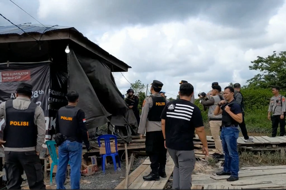 Tim meringkus delapan pelaku pembunuhan Aipda AW di rumah mereka masing-masing di kawasan Puntun, lokasi tewasnya korban.