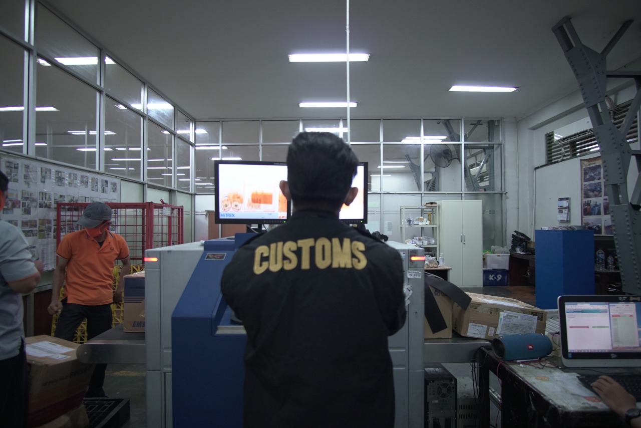 Masyarakat patut waspada terhadap penipuan mengatasnamakan Bea Cukai di akhir pekan dan menjelang hari libur nasional.