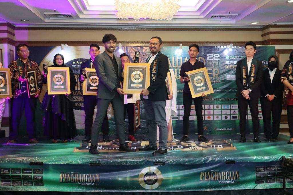 Coach Pungki M. Kusuma.,M.M dari Sahara Empowering People dan Business Coaching, meraih The Winner Awards Profesional.