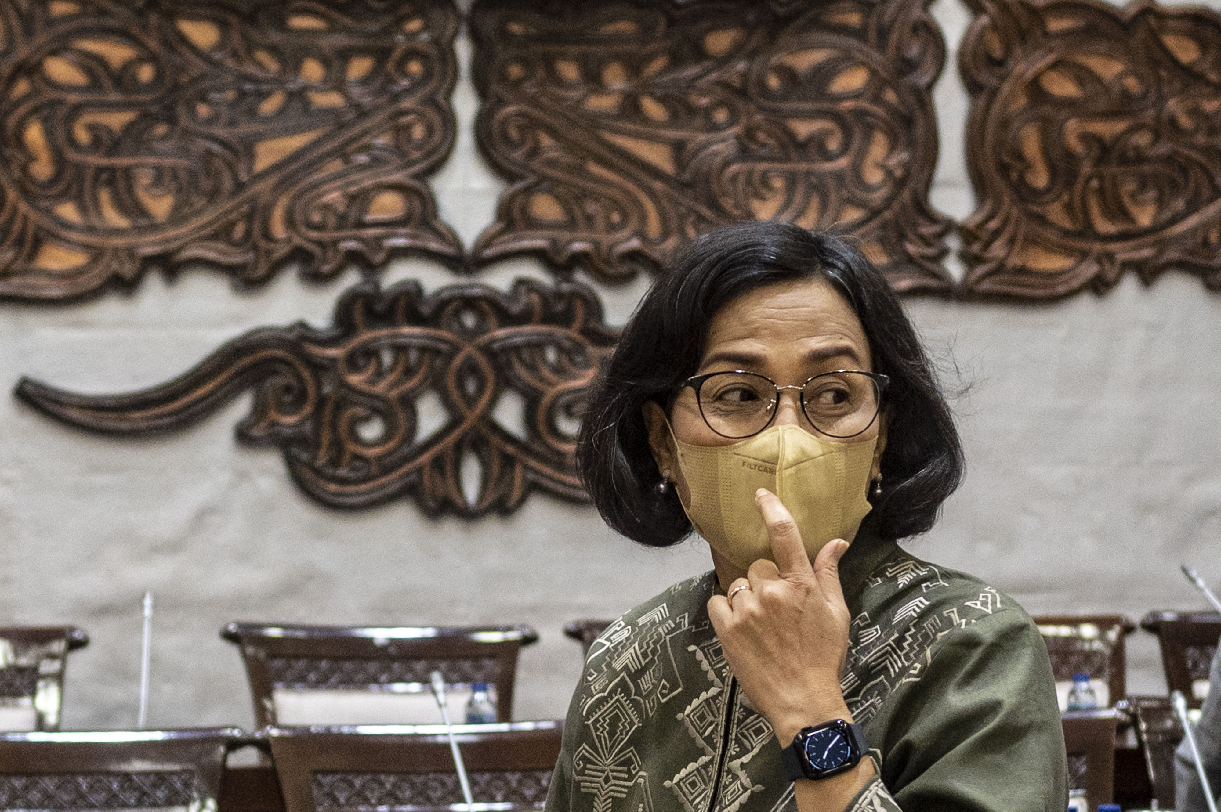 Menteri Keuangan Sri Mulyani bersiap mengikuti rapat kerja bersama Komisi XI DPR.