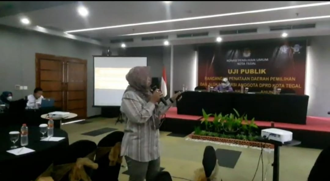 Divisi Teknis Penyelenggaraan KPU Kota Tegal, Jawa Tengah, Lies Herawati menjelaskan proses pemilu 
