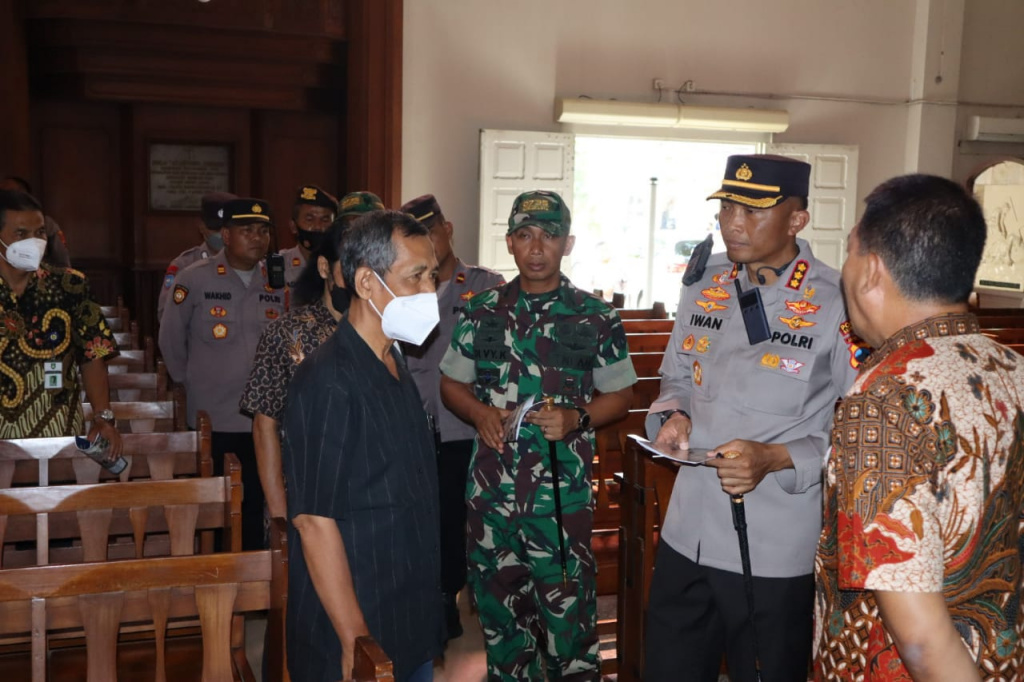 Forkompimda Surakarta, Jawa Tengah, mendatangi sejumlah gereja untuk melihat kesiapan menjelang Natal